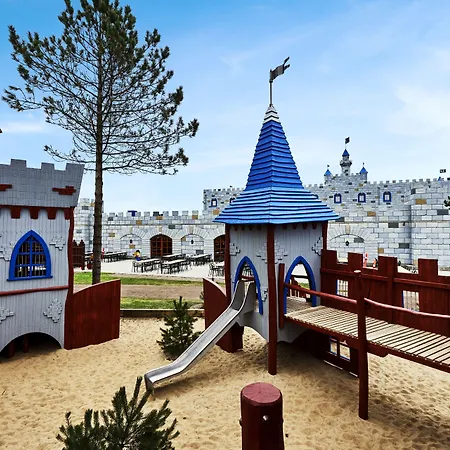 Legoland Castle 4*
