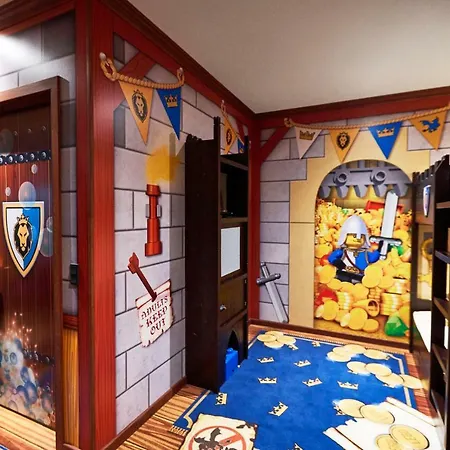 Legoland Castle 4*